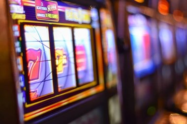 Pragmatic Play live dealer and slot thumbnails